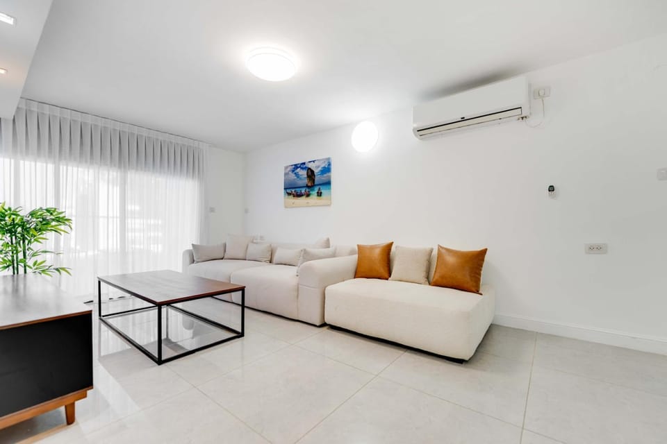 Living room, Seating area, air conditioner
