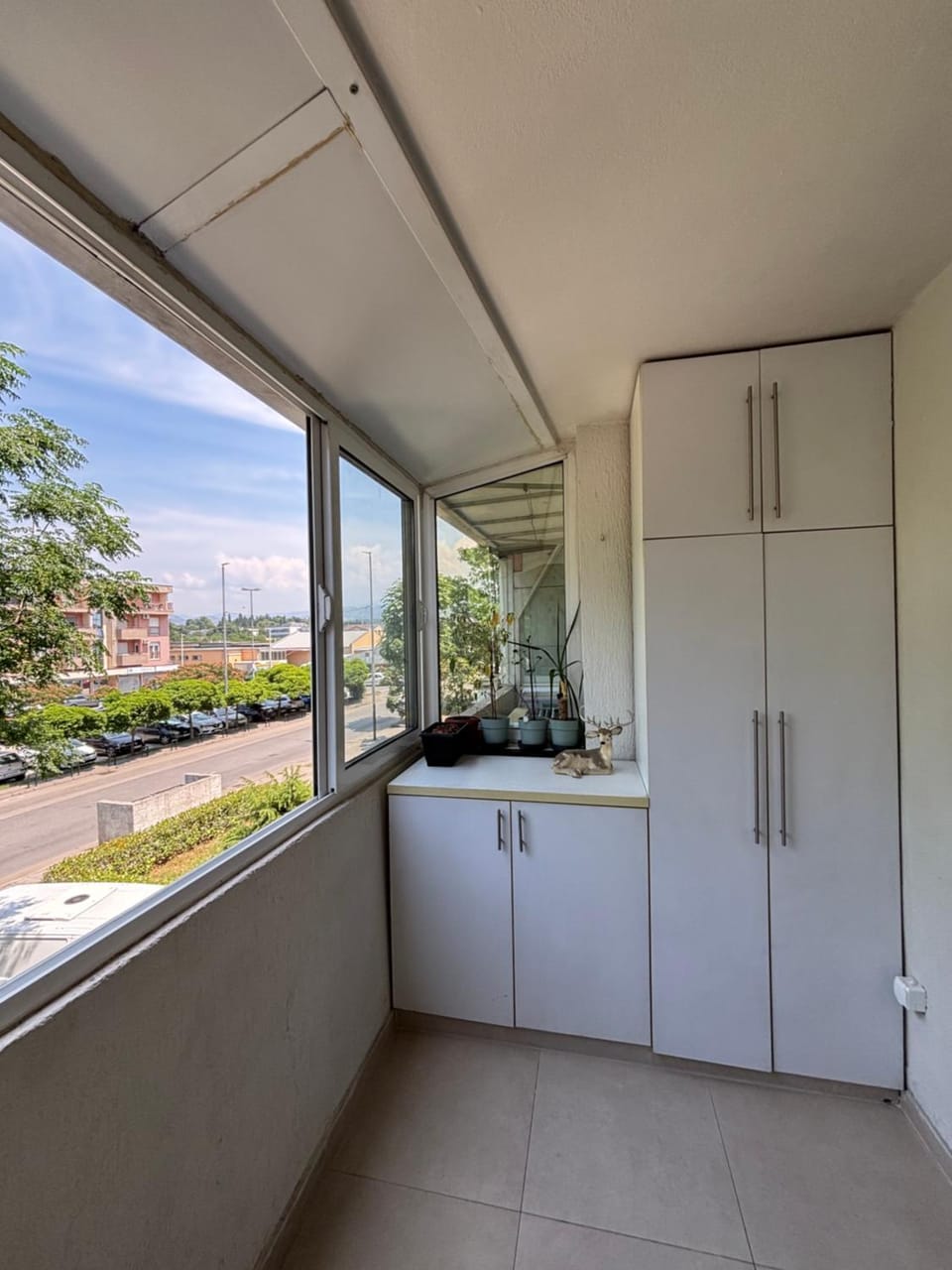 Modern apartment plus FREE parking , near city center, shopping center Big, Clinical Center of Montenegro and city quarter Apartment in Podgorica