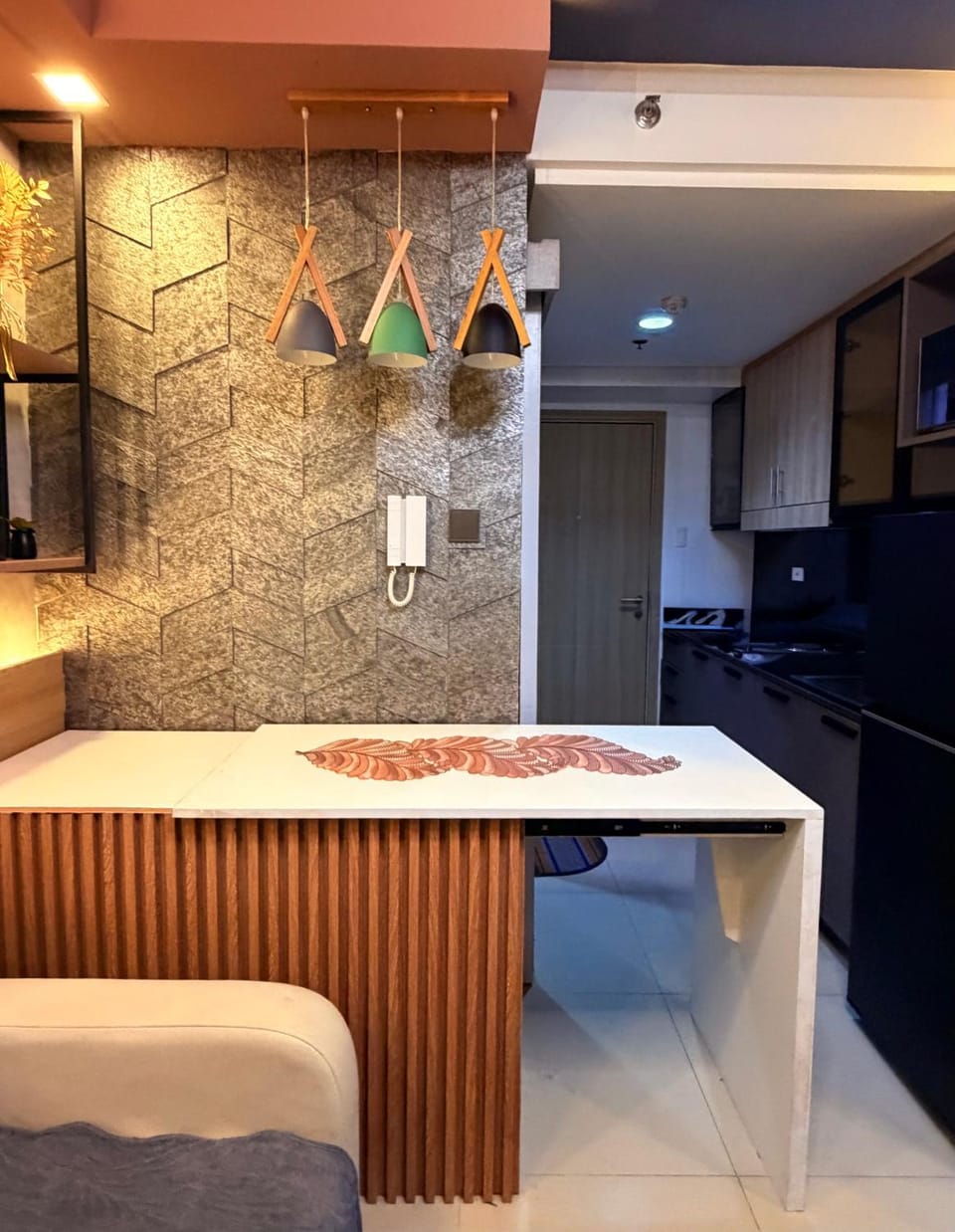 Bayshore Getaway Condotel ByClowie Bed and Breakfast in Pasay