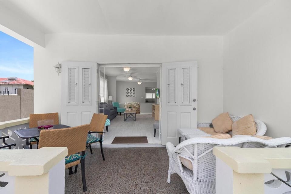 Palasette Dover Gardens Barbados House in Oistins