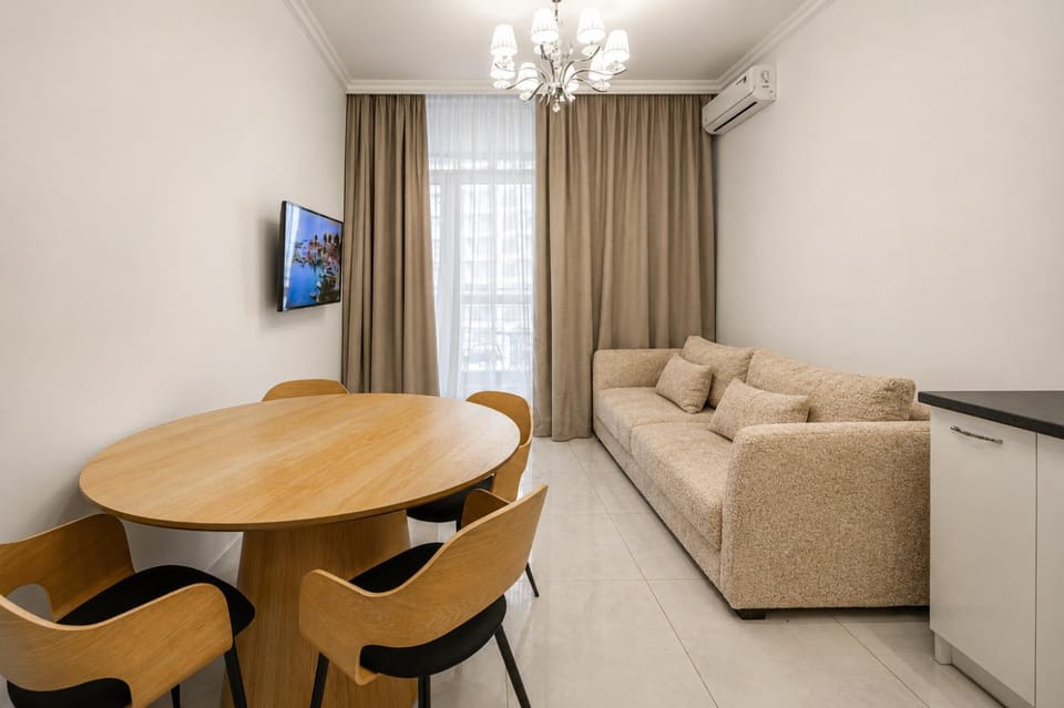 TV and multimedia, Living room, Seating area, Dining area, air conditioner