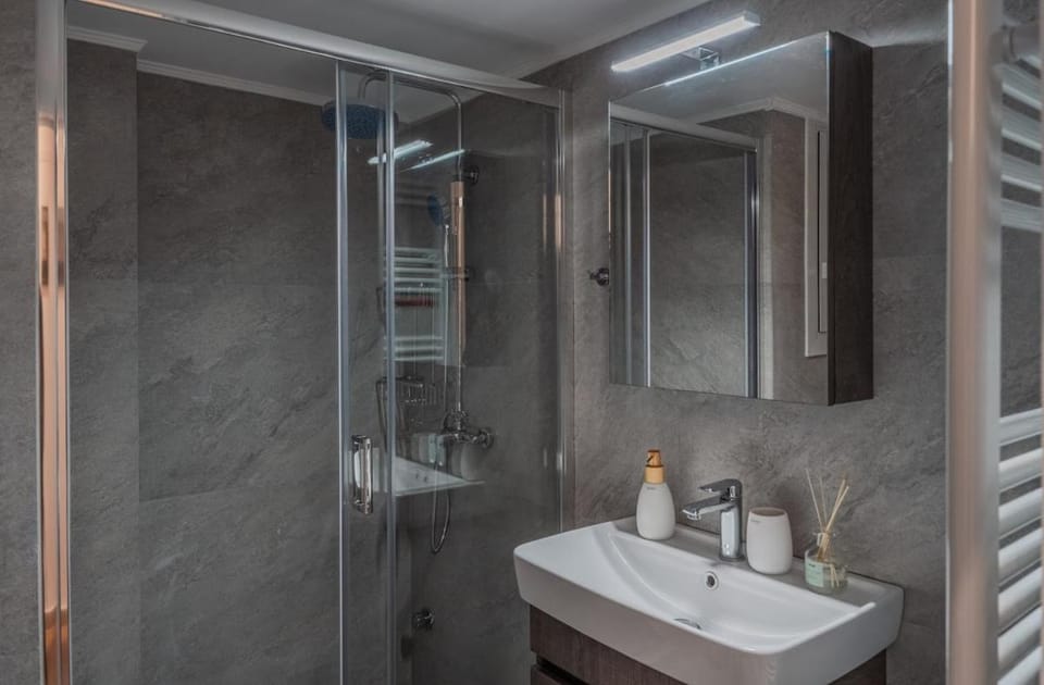Stylish Modern apartment, 10' from the center! Apartment in Athens