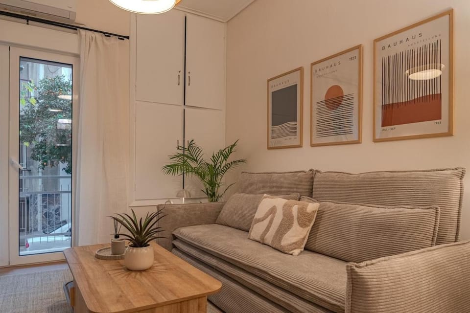 Stylish Modern apartment, 10' from the center! Apartment in Athens