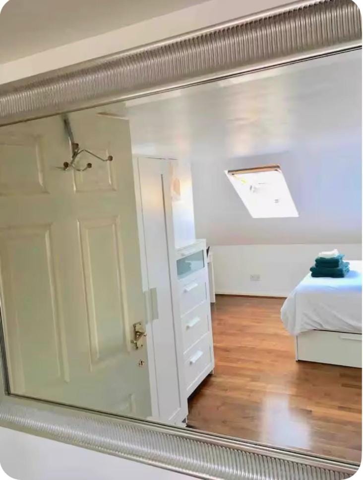 Double Ensuite room , good transport connection Vacation rental in London