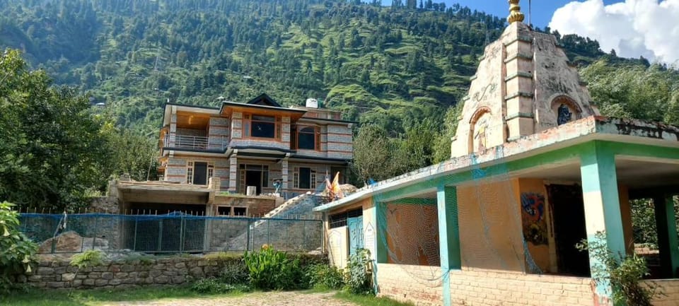 Property building, Day, Natural landscape, Bedroom, Mountain view, room service
