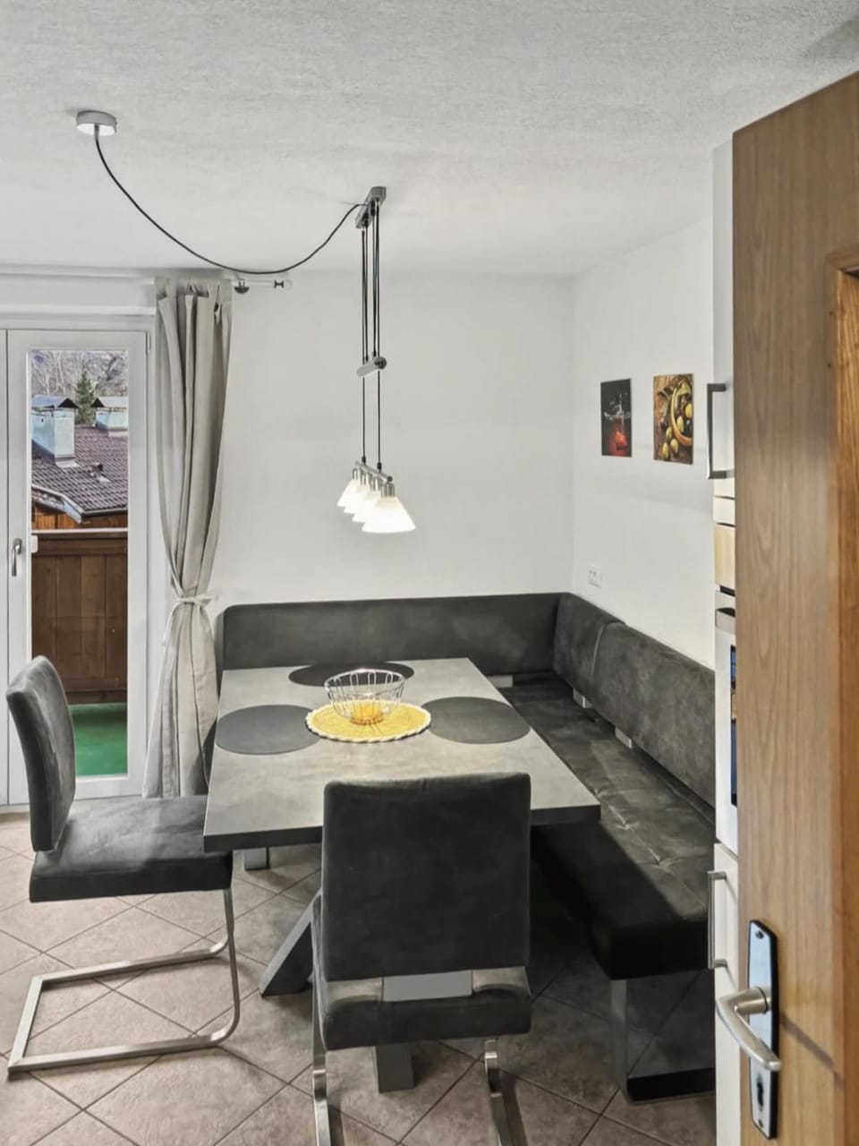 Seating area, Dining area