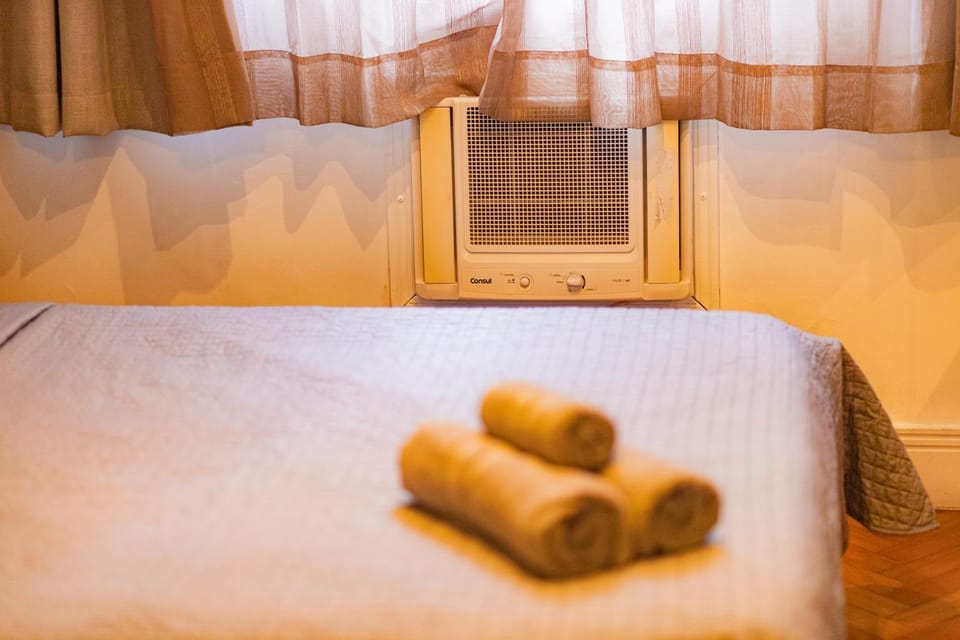 towels, air conditioner