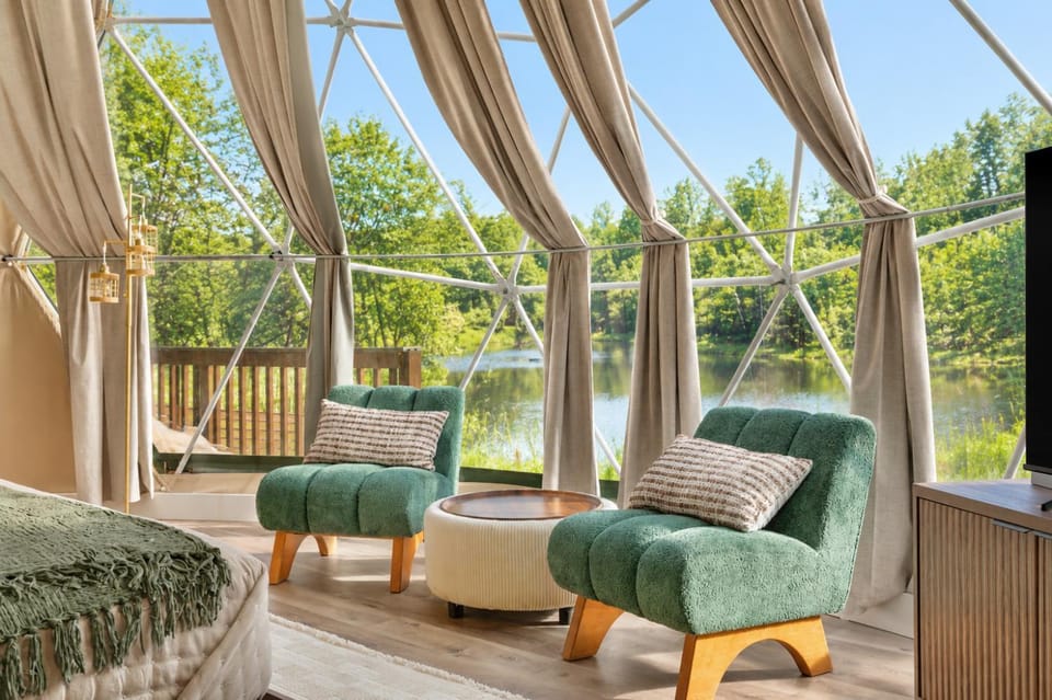 Luna Dome - Lakefront with Hot Tub, Wi-Fi, Sleeps 4 House in Shenandoah Valley