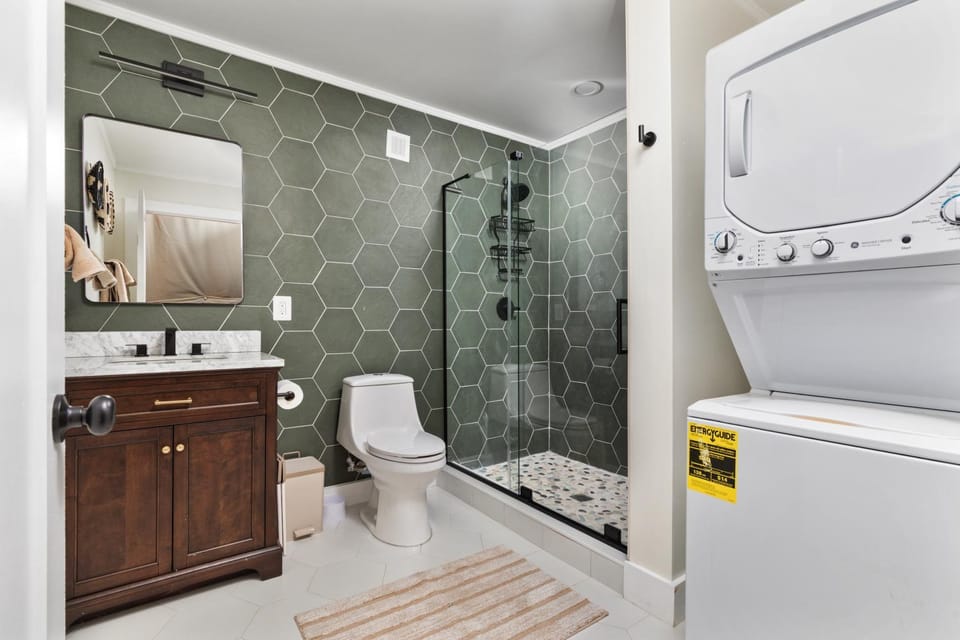Luna Dome - Lakefront with Hot Tub, Wi-Fi, Sleeps 4 House in Shenandoah Valley