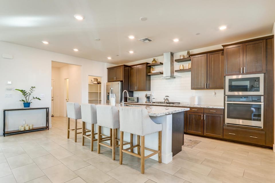7 Mi to Dtwn Sacramento: Peaceful Gem w/ Patio! House in Sacramento