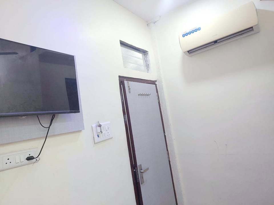 Hotel Mint Park AL Maqam - Near Mohammad Ali road Mumbai Hotel in Mumbai