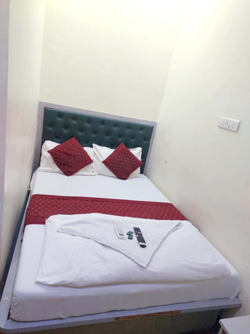 Hotel Mint Park AL Maqam - Near Mohammad Ali road Mumbai Hotel in Mumbai