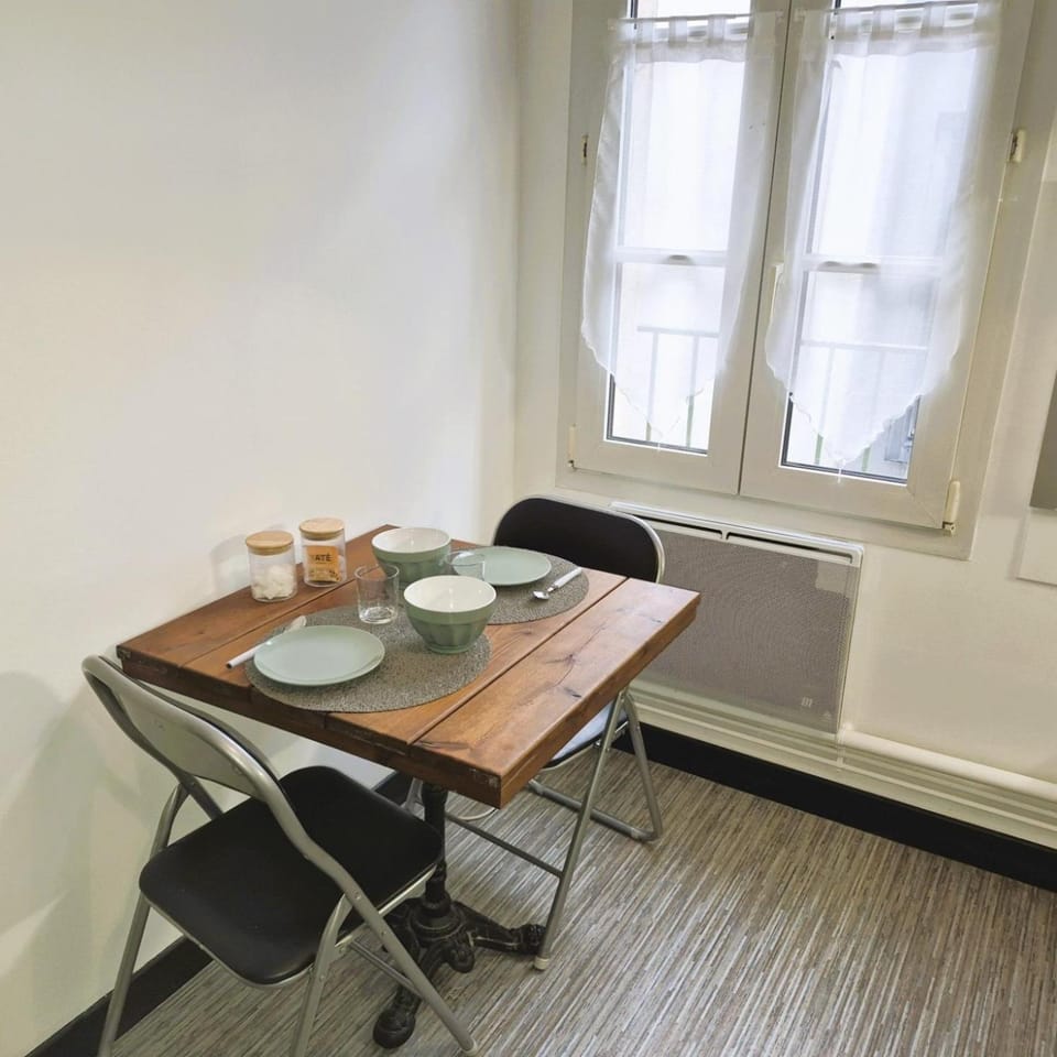 Dining area, kitchen