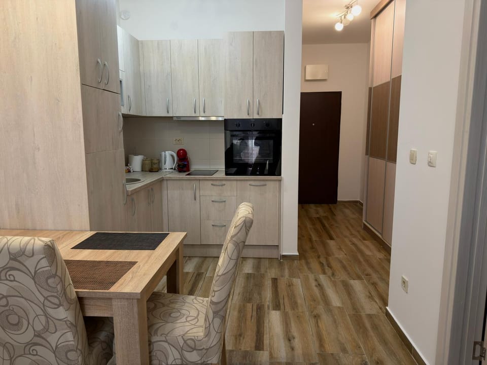 Dining area, kitchen