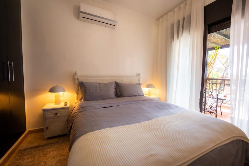Bed, Night, Photo of the whole room, Bedroom