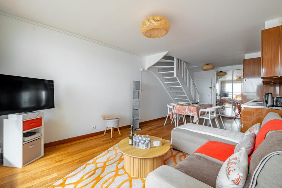TV and multimedia, Living room, Dining area