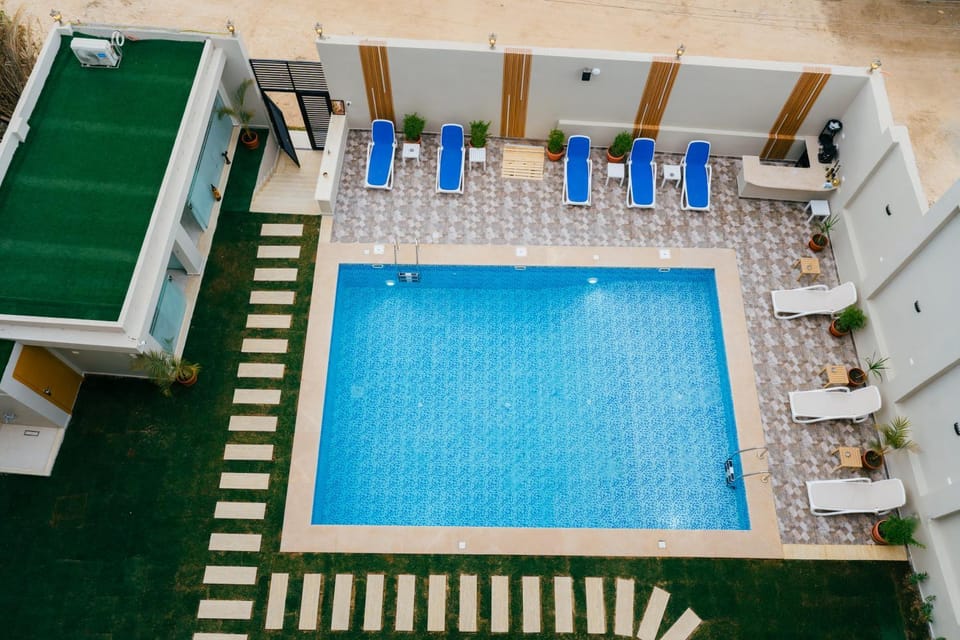 Property building, Swimming pool