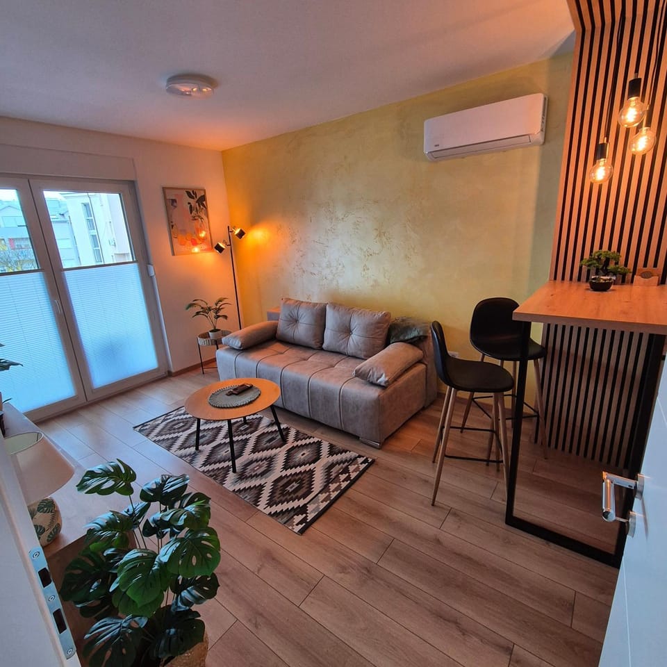 Seating area, internet