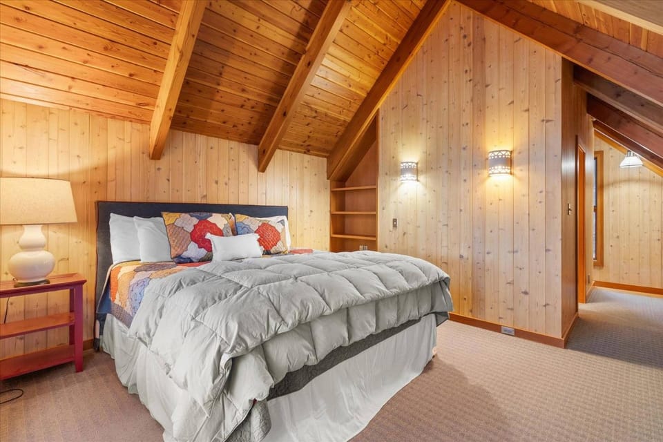 Hayden Lake Hideaway House in Kootenai County