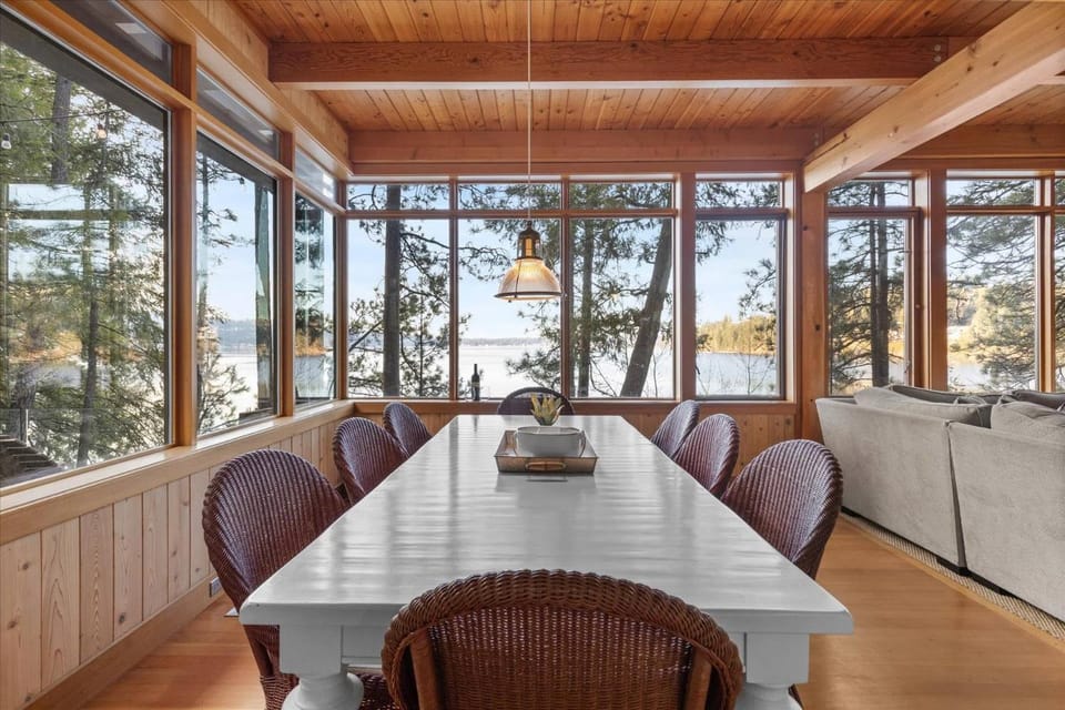 Hayden Lake Hideaway House in Kootenai County