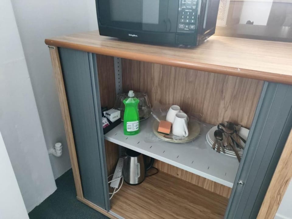 6 Beds including 2 Single Beds, and 4 Single Sofa Beds, Studio Apartment in Auckland