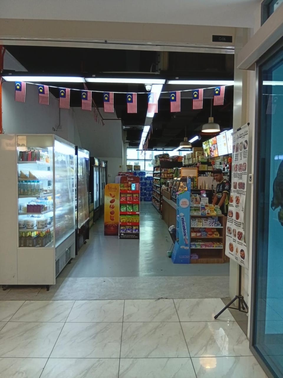 On-site shops, Supermarket/grocery shop, Shopping Area