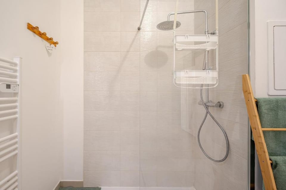 Shower, Bathroom, towels