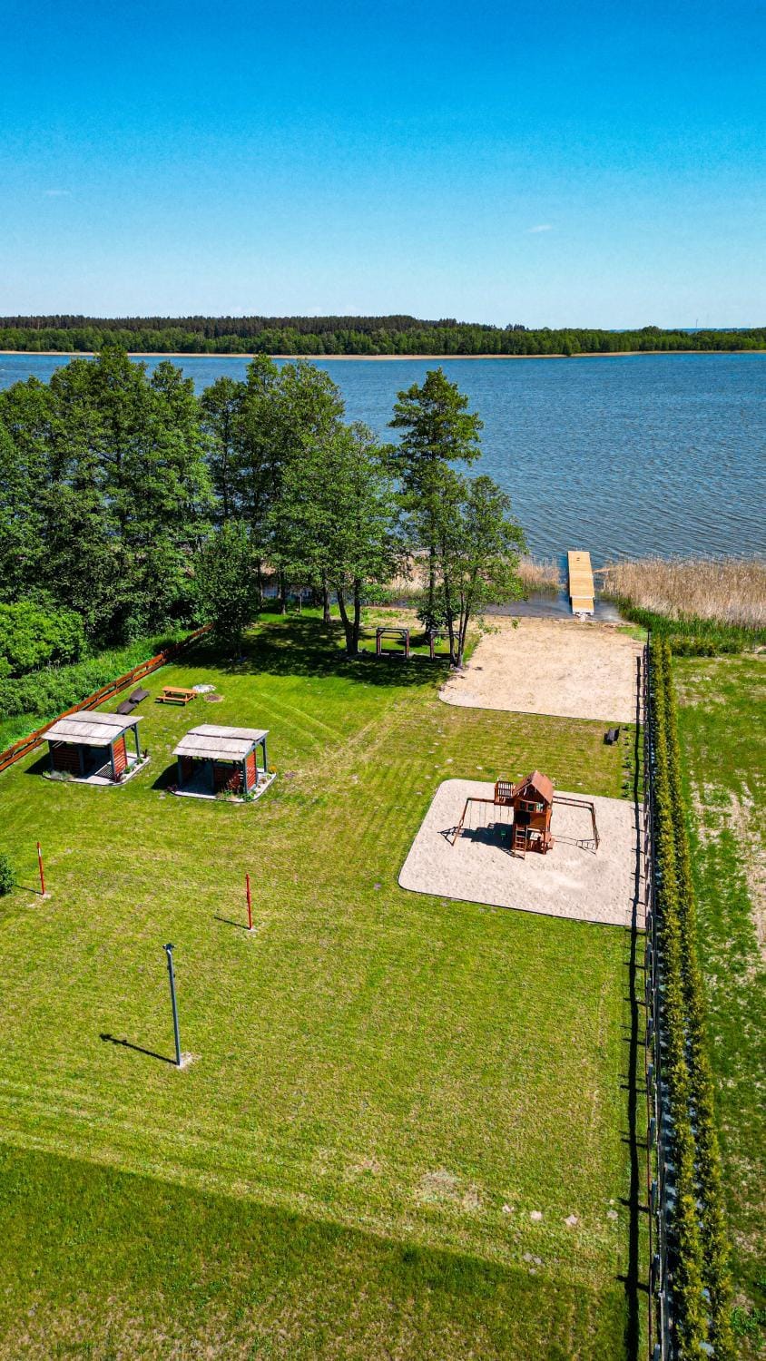 Nearby landmark, Spring, Day, Neighbourhood, Natural landscape, Beach, Lake view