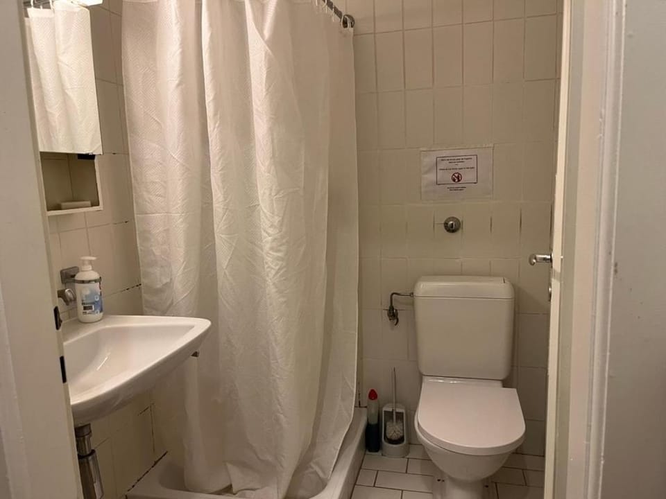 Between the Train station and downtown Apartment in Lausanne