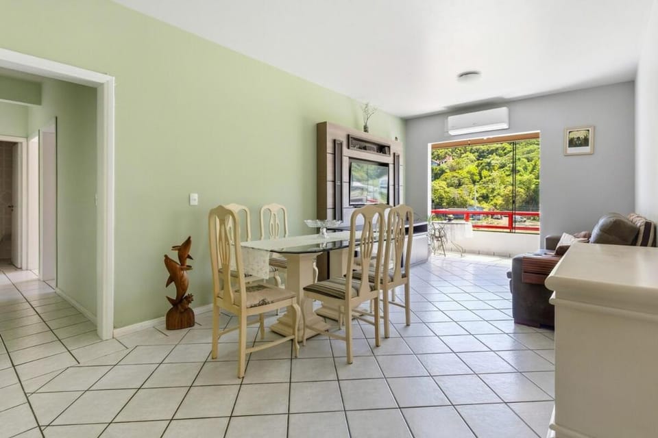 Apartamento a 30 metros do Mar na Praia Brava Apartment in Florianopolis