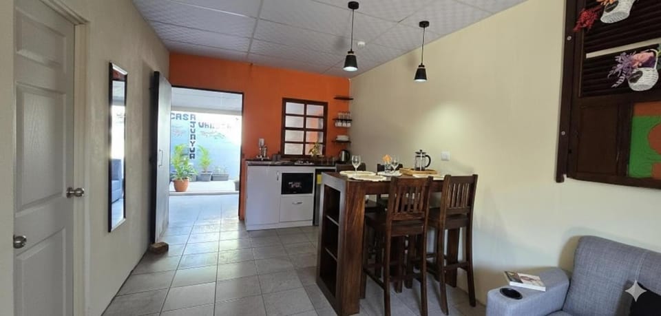 Casa Juanita - 10 min to park, Entire Home Apartment in El Salvador