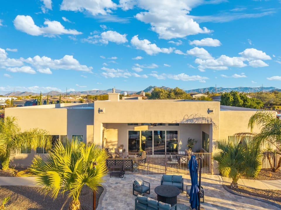 5BR Spacious Luxury Retreat Pool Views Games House in Pinnacle Peak