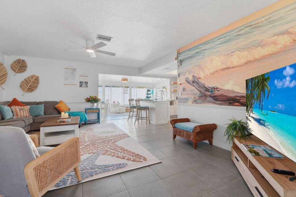⚓NEW! Driftwood Dreams, Heated Pool, Game Room, Min to AMI Beaches! House in Bradenton