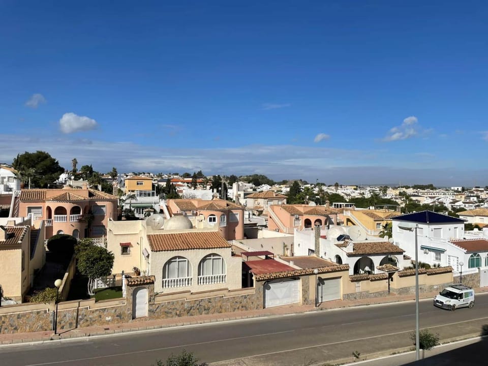 Day, Neighbourhood, Bird's eye view, City view, Street view, Location
