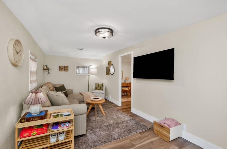 Prime Ames Location 2BR 1BA Near ISU House in Ames