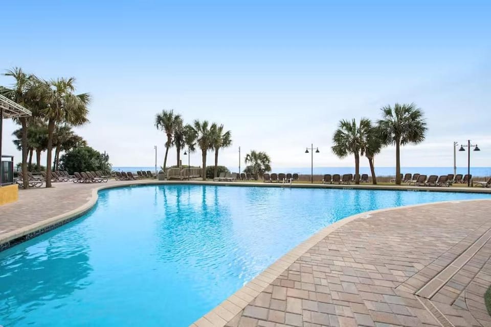Breezy Beachfront Studio Haven 526 PG Apartment in Myrtle Beach