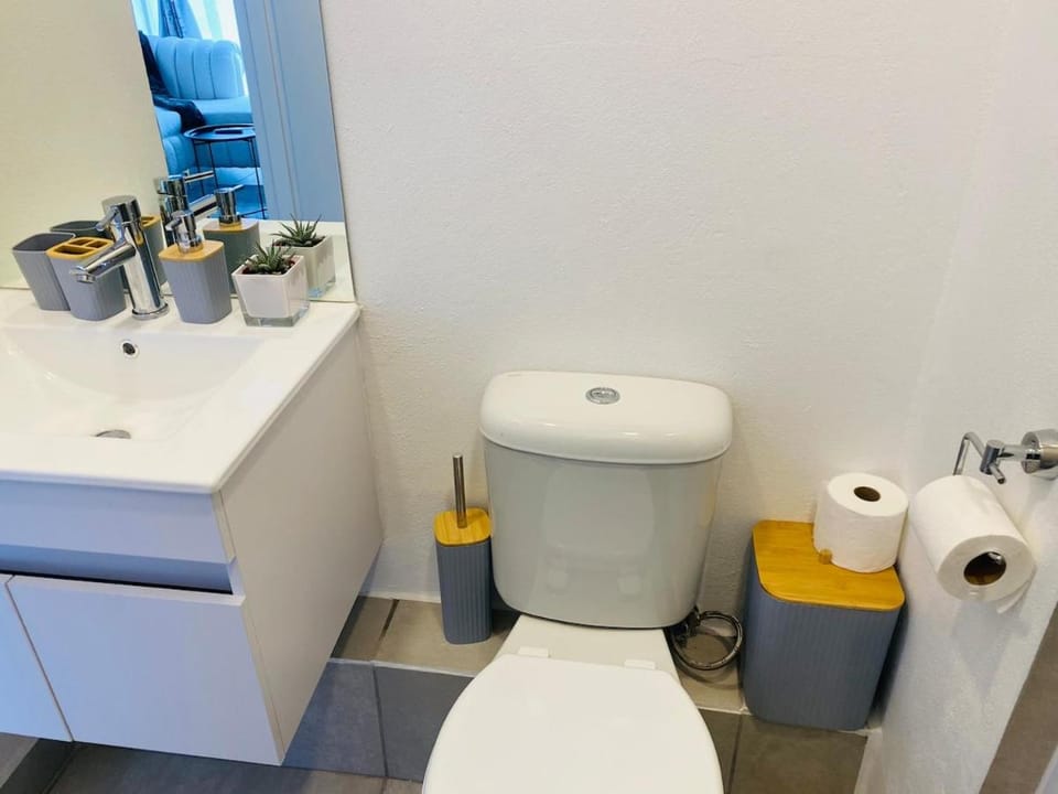 Simi's Comfort in Sandton Illovo Circa Apartment in Sandton