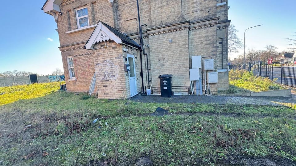 King Bed Flat with Garden, Walks & Private Parking Apartment in Leicester