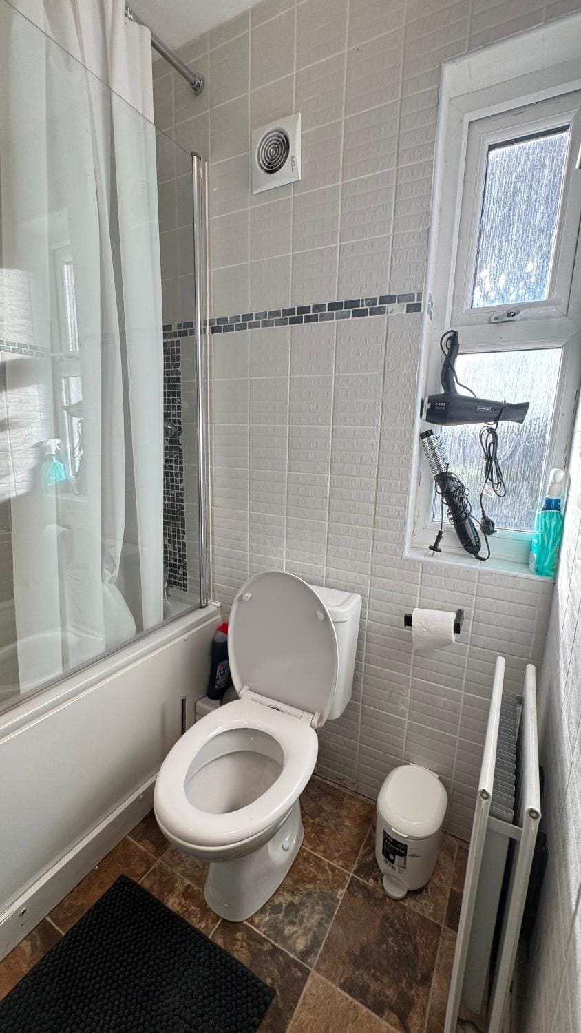 King Bed Flat with Garden, Walks & Private Parking Apartment in Leicester