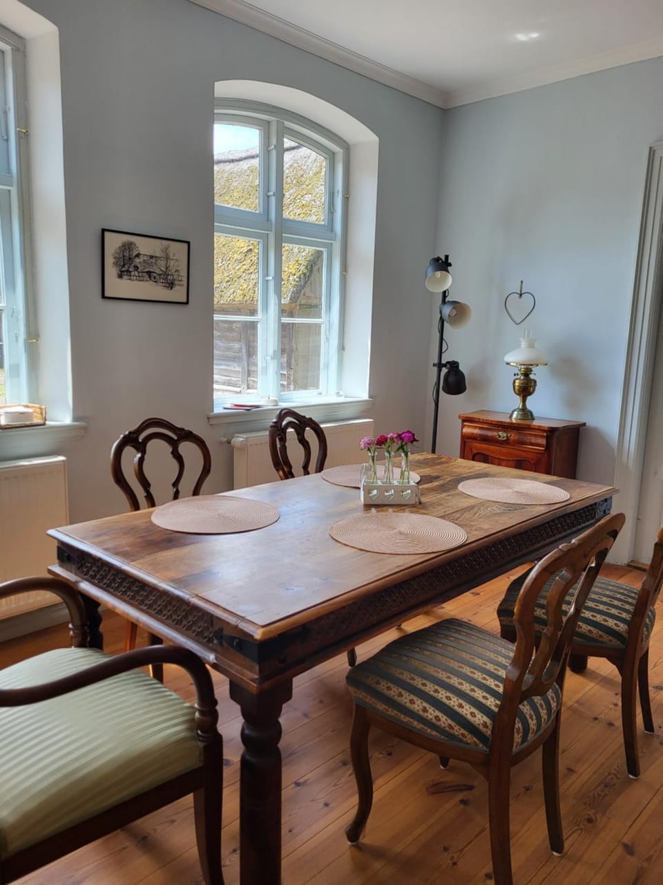Seating area, Dining area
