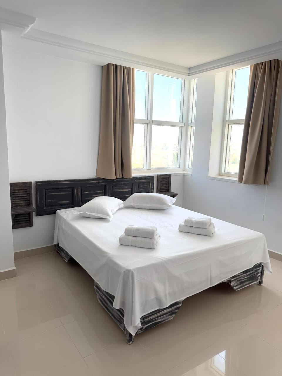 Bed, Bedroom, towels