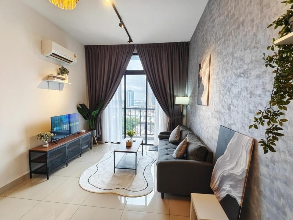 500m walking to CIQ I 2 day -20 Percent Offer I 7pax 2BR, Free Netflix and Viu ,1 carpark Apartment in Johor Bahru