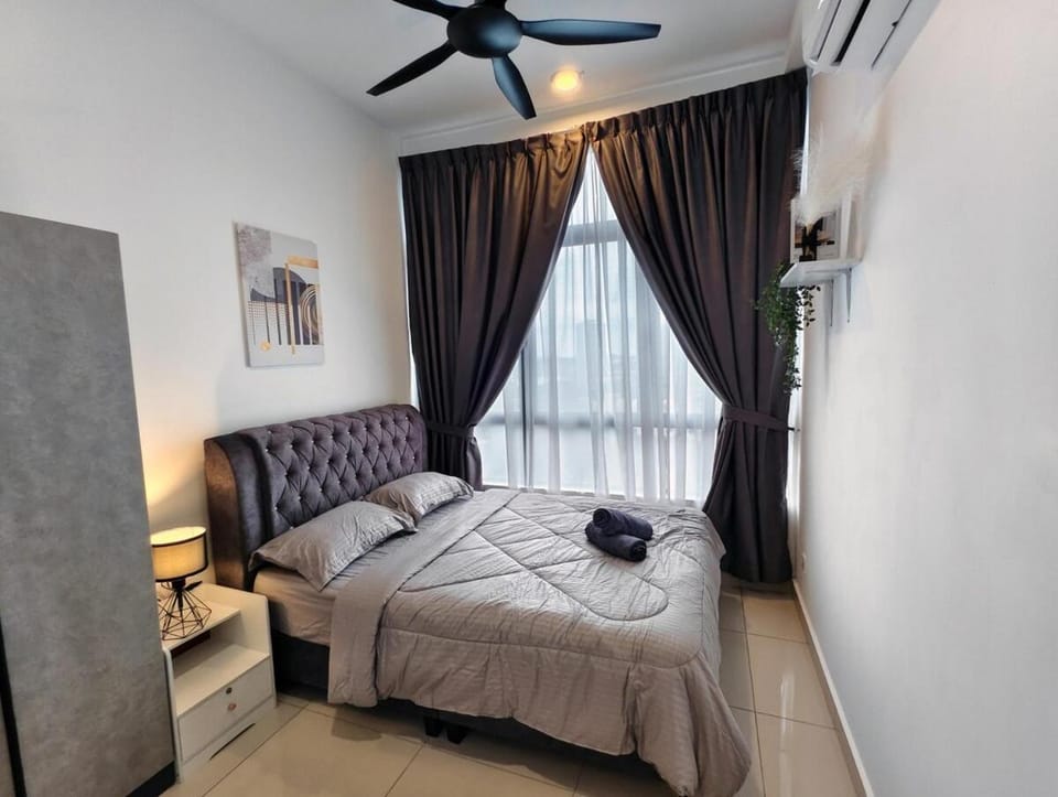 500m walking to CIQ I 2 day -20 Percent Offer I 7pax 2BR, Free Netflix and Viu ,1 carpark Apartment in Johor Bahru