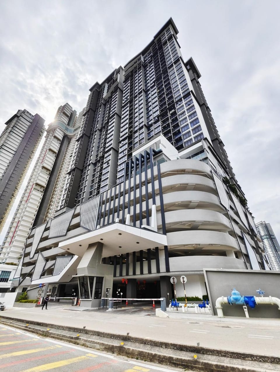 500m walking to CIQ I 2 day -20 Percent Offer I 7pax 2BR, Free Netflix and Viu ,1 carpark Apartment in Johor Bahru