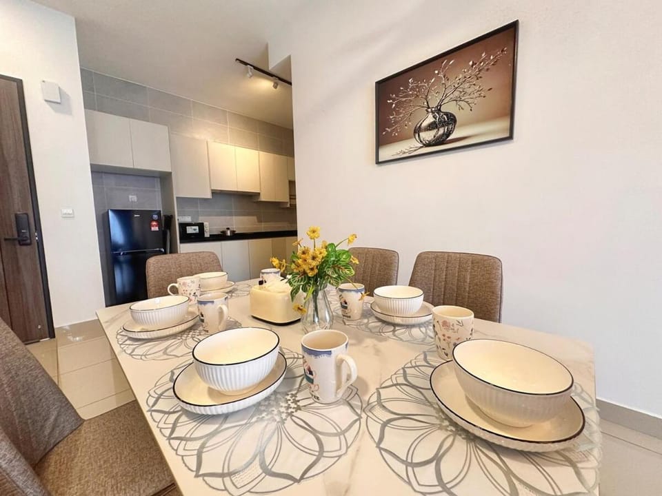 500m walking to CIQ I 2 day -20 Percent Offer I 7pax 2BR, Free Netflix and Viu ,1 carpark Apartment in Johor Bahru