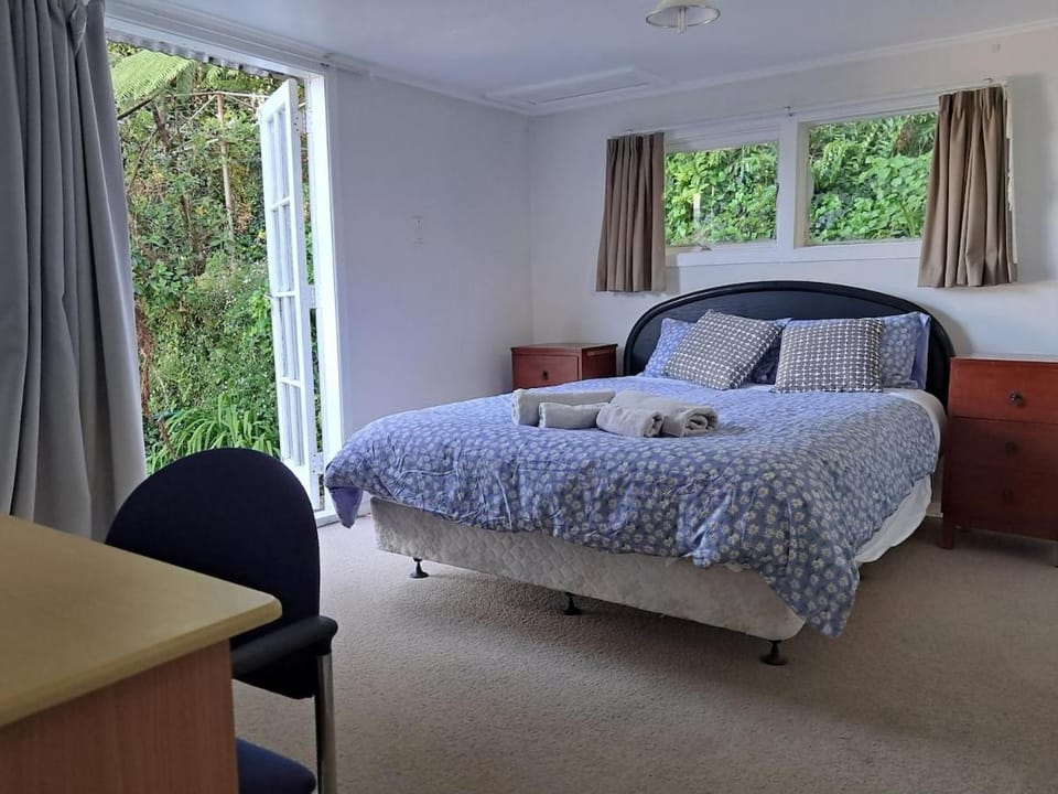 Home in Karori House in Wellington Region