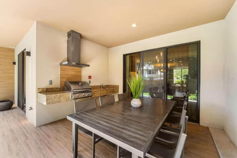 Magic Villa - 4 En-Suite & BBQ Grill House in Bay Lake