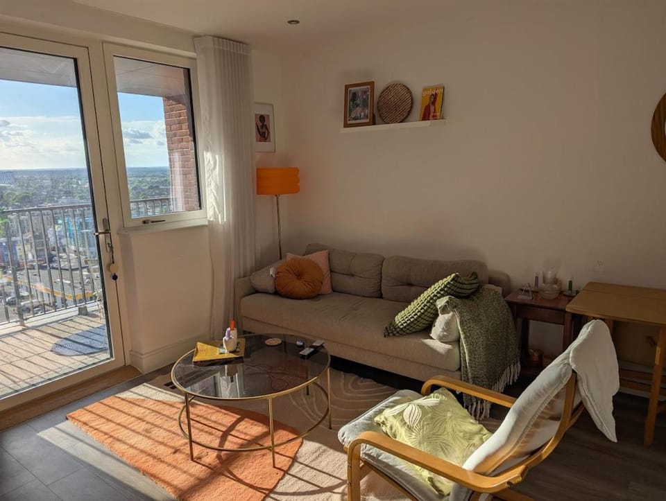 Cosy flat with links to central London and Heathrow Apartment in Southall