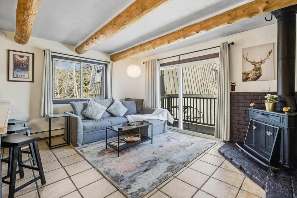 Downtown Dillon! Cozy Condo Near 5 Major Ski Areas Apartment in Dillon
