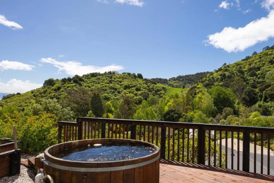 Natural landscape, Hot Tub, View (from property/room)